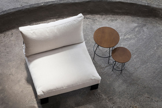 Interior Design by Bea Mombaers Table De Bistro Carre | Tables de bistrot | Serax