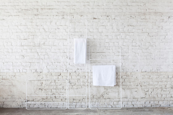 Juno Wall Towel Rack Black | Estanterías toallas | Serax