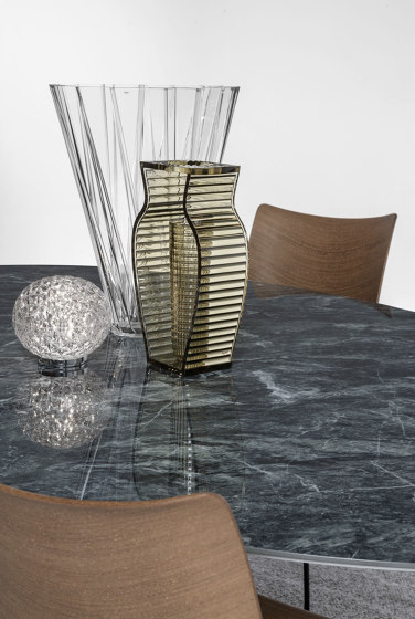 Glossy Marble Oval Tropical Grey Structure: Matt Black Painteed Steel | Dining tables | Kartell