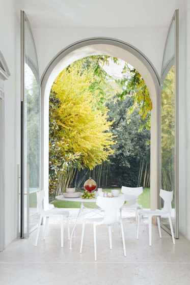 Glossy Marble Oval Marbre Blanc Structure: Acier Chromé | Tables de repas | Kartell