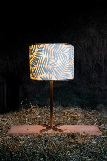 Botanica BI table lamp brass | Lampade tavolo | Strolz