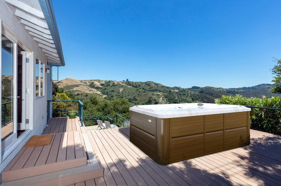 J-13 PowerPlay™ Swim Spa | Whirlpools | Jacuzzi®