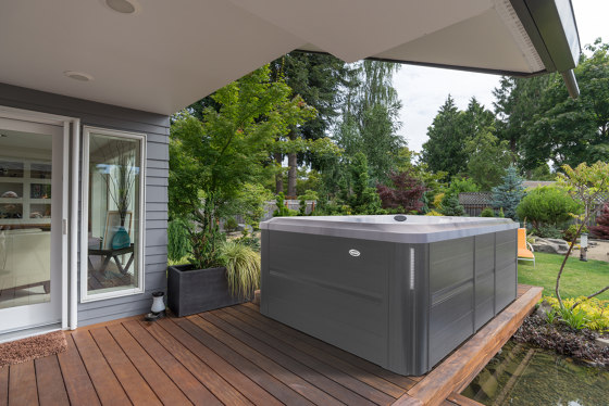 J-13 PowerPlay™ Swim Spa | Whirlpools | Jacuzzi®
