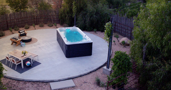 J-13 PowerPlay™ Swim Spa | Whirlpools | Jacuzzi®