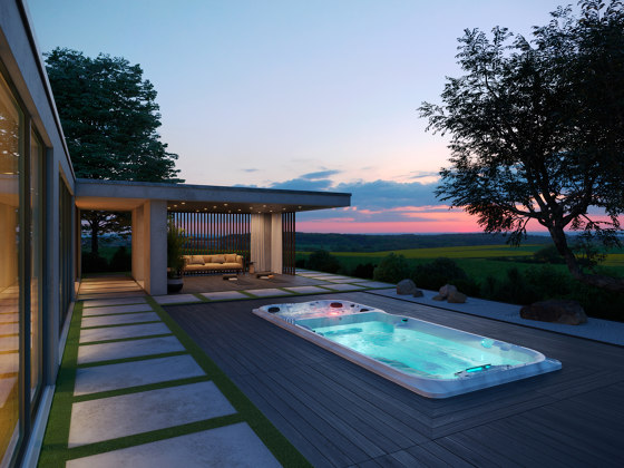 J-13 PowerPlay™ Swim Spa | Whirlpools | Jacuzzi®