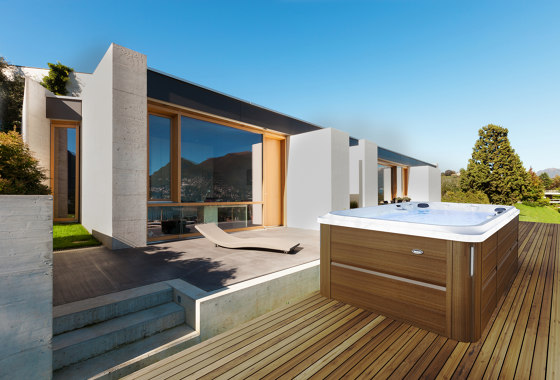 J-13 PowerPlay™ Swim Spa | Whirlpools | Jacuzzi®