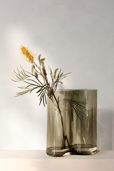 Aer Vase, 19 | Smoke Glass | Vases | Audo Copenhagen