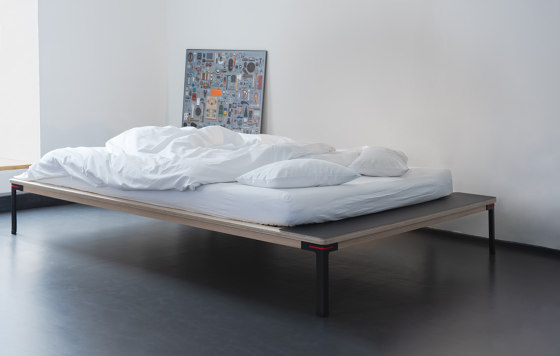 Seiltänzer Bed | Bedframes | Nils Holger Moormann