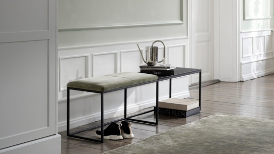 London Bench B007 small with cushion | Bancos | BoConcept