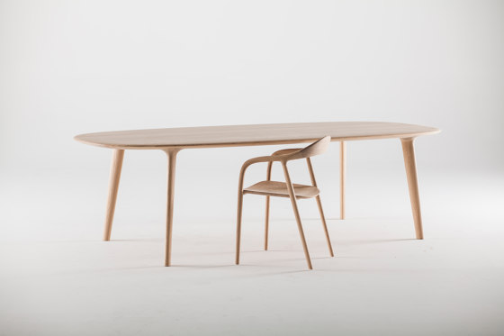Luc oval table | Dining tables | Artisan