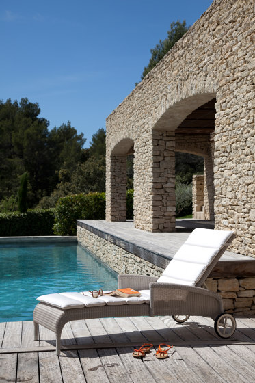 Safi sunlounger with arms | Lettini giardino | Vincent Sheppard