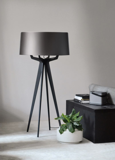 No. 35 Floor Lamp Shiny-Matt Collection - Shiny Black - Fenix NTM® | Lámparas de pie | BALADA & CO.