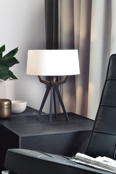 No. 35 Table Lamp Shiny-Matt Collection - Shiny Black - Fenix NTM® | Luminaires de table | BALADA & CO.