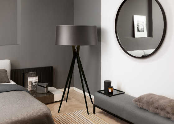 No. 43 Floor Lamp Shiny-Matt Collection - Shiny Black - Fenix NTM® | Luminaires sur pied | BALADA & CO.