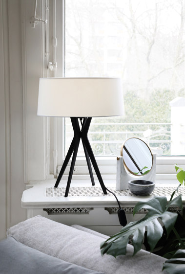 No. 43 Table Lamp Shiny-Matt Collection - Shiny White - Fenix NTM® | Lámparas de sobremesa | BALADA & CO.