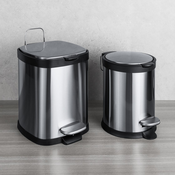 Small squared pedal bin (L 3), varnished stainless steel with amortized closure. Available colors: matt white or matt black | Poubelles de salle de bain | COLOMBO DESIGN