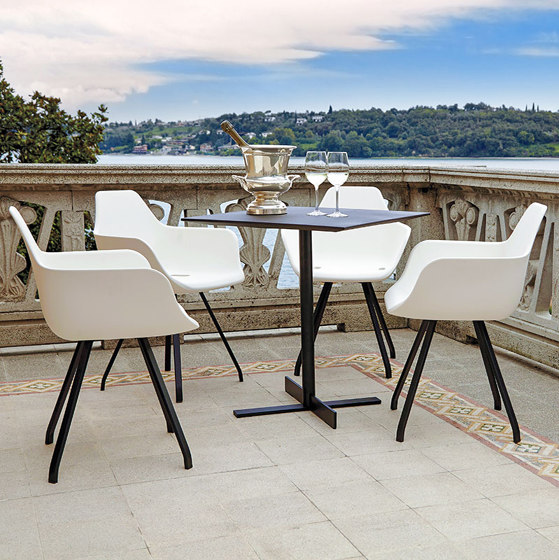 People Table | Tables hautes | ALMA Design