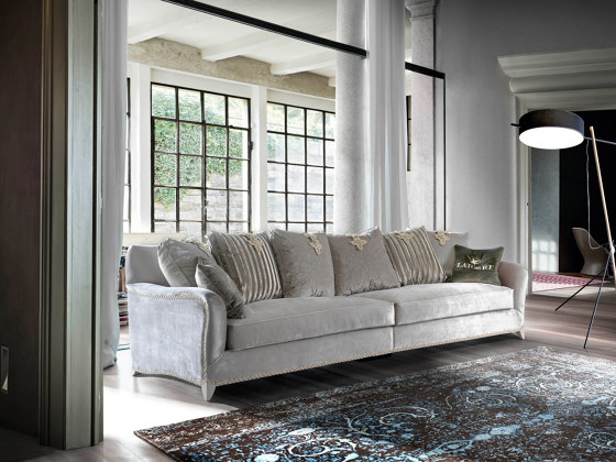 New Royalton Sofa | Canapés | Ascensión Latorre