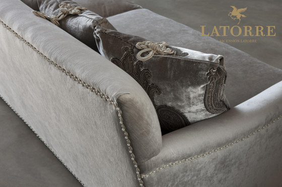 New Royalton Sofa | Divani | Ascensión Latorre