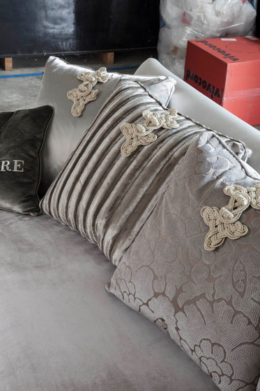 Royalton Bride Sofa | Canapés | Ascensión Latorre