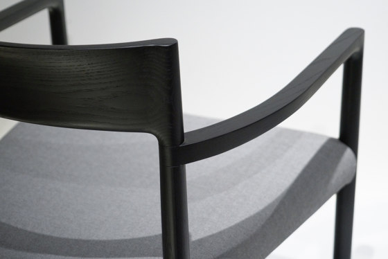 SWEEP I Counter stool | Bar stools | By interiors inc.