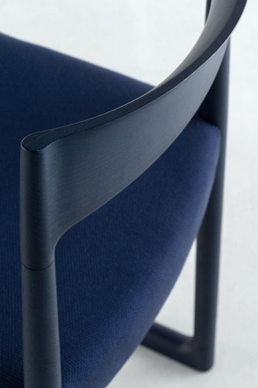SWEEP I armless chair | Stühle | By interiors inc.