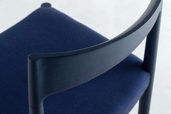 SWEEP I armless chair | Stühle | By interiors inc.