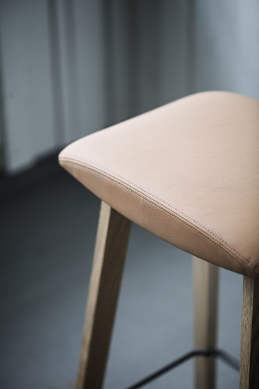 Four Stools 105 upholstery, wooden legs | Barhocker | Ocee & Four Design