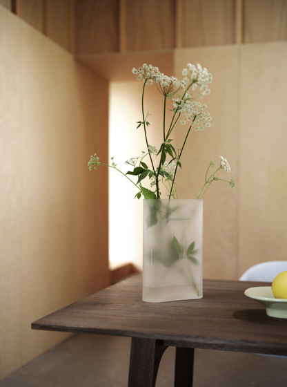 Ridge Vase | H16,5cm | Floreros | Muuto