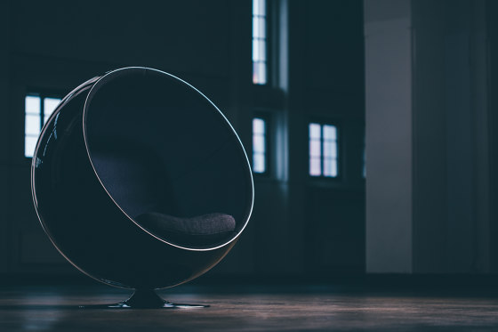 Ball chair, upholstery: Black EA12 | Armchairs | Eero Aarnio Originals