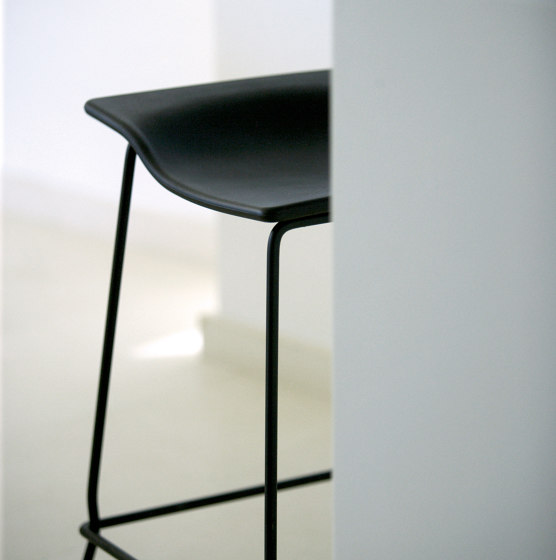 Last Minute - medium stool | Sgabelli bancone | viccarbe