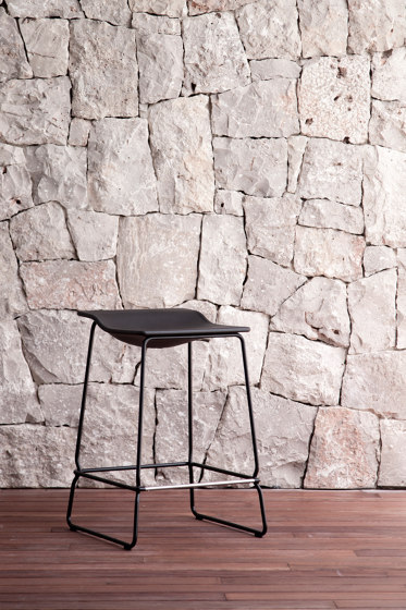 Last Minute - low stool | Sgabelli | viccarbe