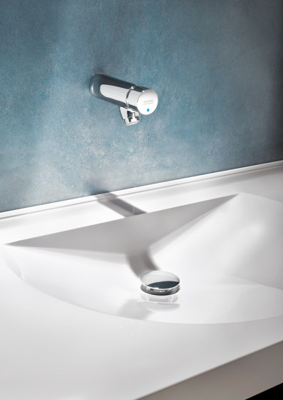 AQUALINE WC flushing valve | Grifería para WCs | KWC Professional