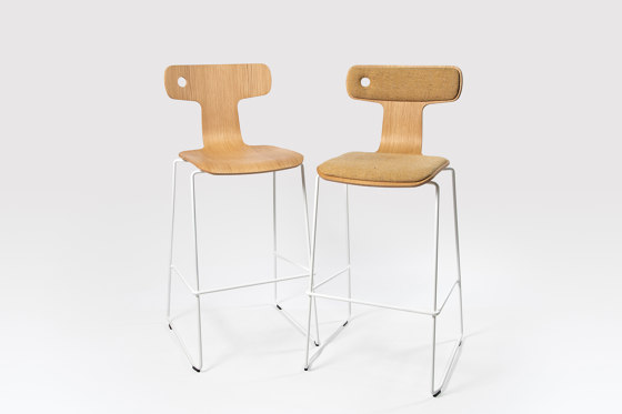 Moore | Chair | Chaises | Liqui Contracts