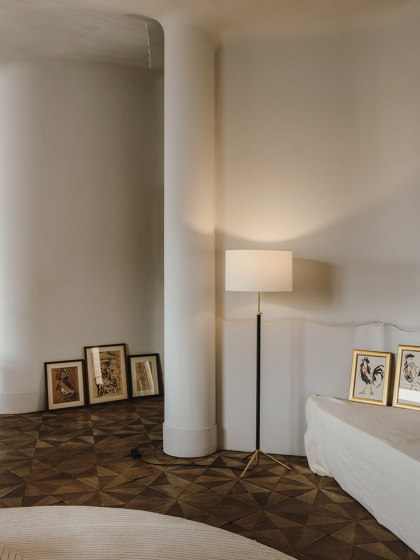 Pie de Salón G2 | Floor Lamp | Free-standing lights | Santa & Cole