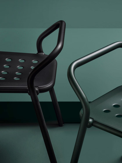 Noss Armchair | Chairs | Varaschin