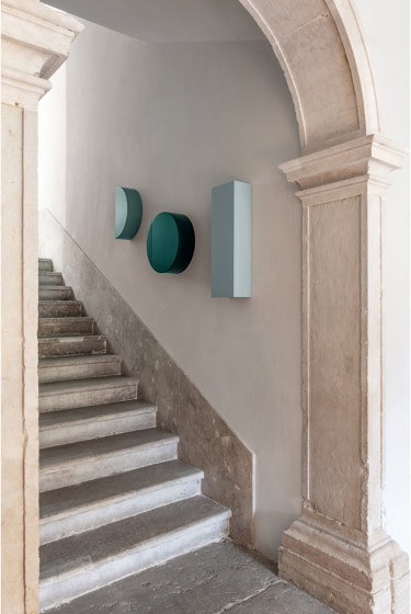 SIMETRIA wall-mounted cabinet, semi circle | Estantería | Schönbuch