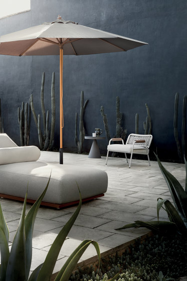 Zoe Wood Open Air bench | Benches | Meridiani