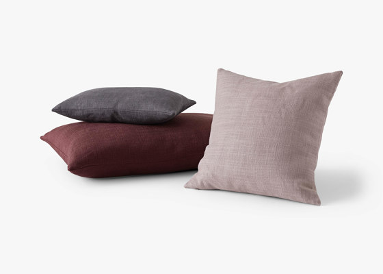 &Tradition Collect | Heavy Linen Cushion SC30 Burgundy | Coussins | &TRADITION