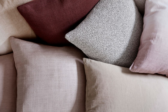 &Tradition Collect | Heavy Linen Cushion SC30 Burgundy | Kissen | &TRADITION