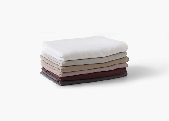 &Tradition Collect | Linen Bedspread SC31 Burgundy | Bed covers / sheets | &TRADITION
