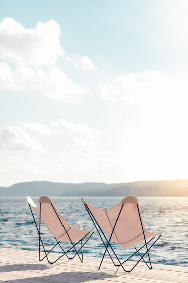 Sunshine Mariposa Butterfly Chair Oyster Black Frame | Armchairs | Cuero Design