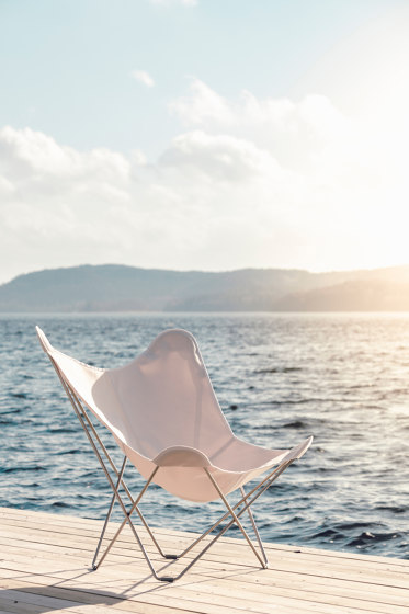 Sunshine Mariposa Butterfly Chair Oyster Black Frame | Poltrone | Cuero Design