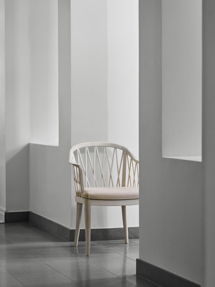 Widemar Armchair | Chairs | Stolab