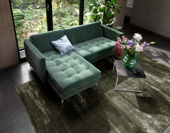 Osaka Sofa with resting unit, tufted seat | Sofas | BoConcept