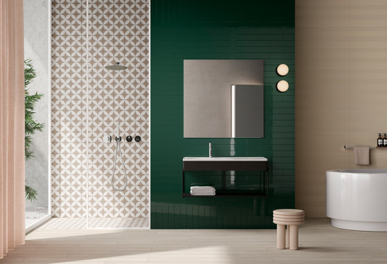 mode 7.5x30 Mode Tile Emerald Green Glossy | Baldosas de cerámica | VitrA Bathrooms