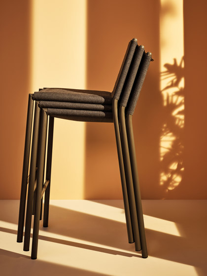 Eleven | Lounge con Braccioli (Upholstered) | Poltrone | Terraforma