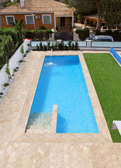 Stromboli Cream Mikonos pool edge | Ceramic tiles | Cerámica Mayor