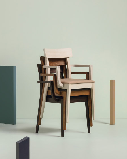 INGA Stackable Chair 1.01.I | Chaises | Cantarutti