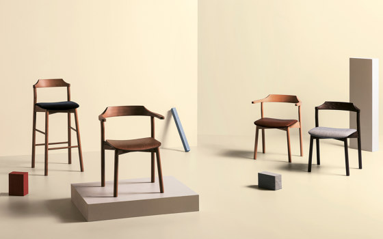 YUMI Stackable Chair 1.01.I | Sillas | Cantarutti